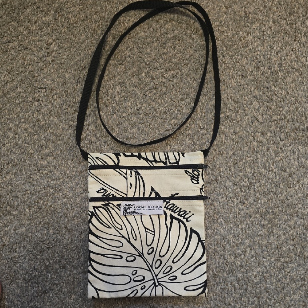 Local Design Black and White Hawaiian Leaf Print Bag